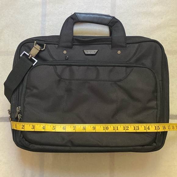 Targus Corporate Traveler Laptop Bag in Black - Picture 14 of 16